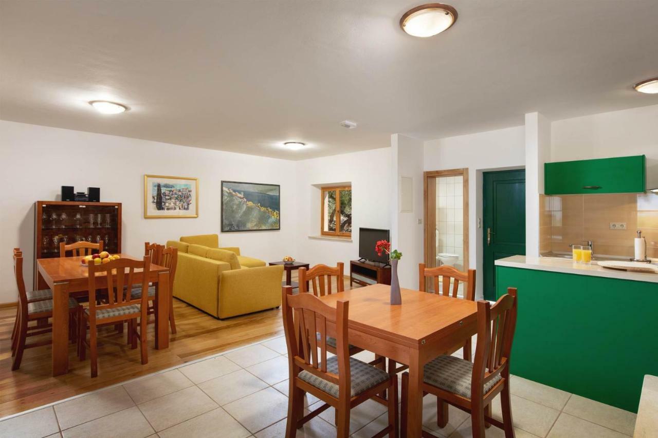 Villa Dubrava Tranquil Retreat Nestled In An Olive Grove For Serene Escapes 푸치스차 외부 사진