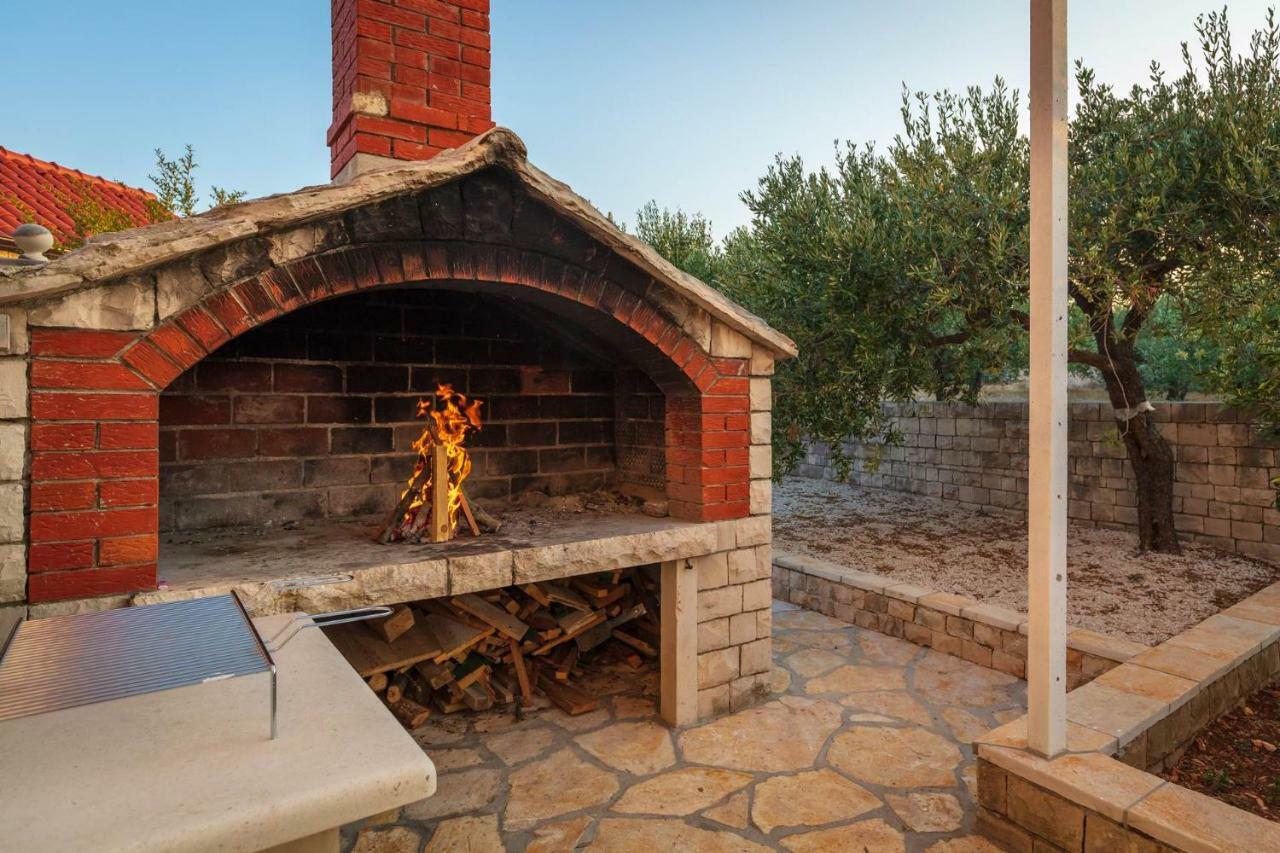 Villa Dubrava Tranquil Retreat Nestled In An Olive Grove For Serene Escapes 푸치스차 외부 사진